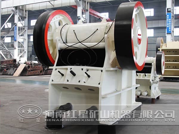 新型顎式破碎機(jī) 新型顎式破碎機(jī)