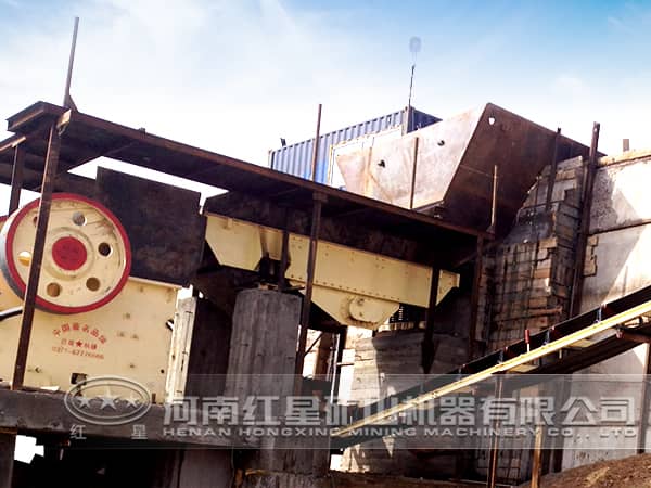 石榴石加工現(xiàn)場 石榴石加工現(xiàn)場