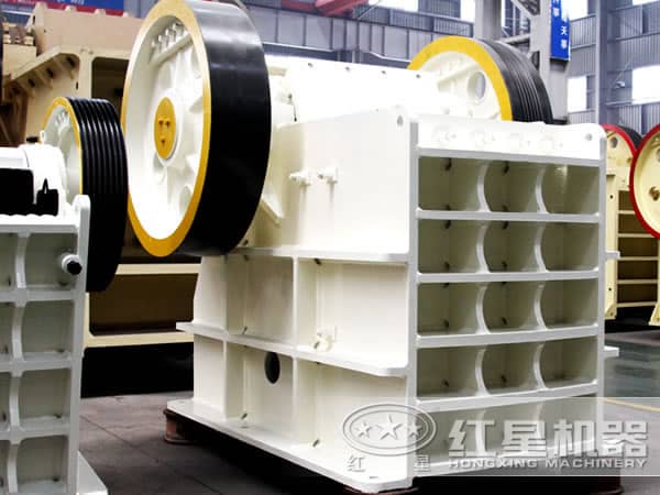 歲月蹉跎，它依然是個強(qiáng)者——顎式破碎機(jī)