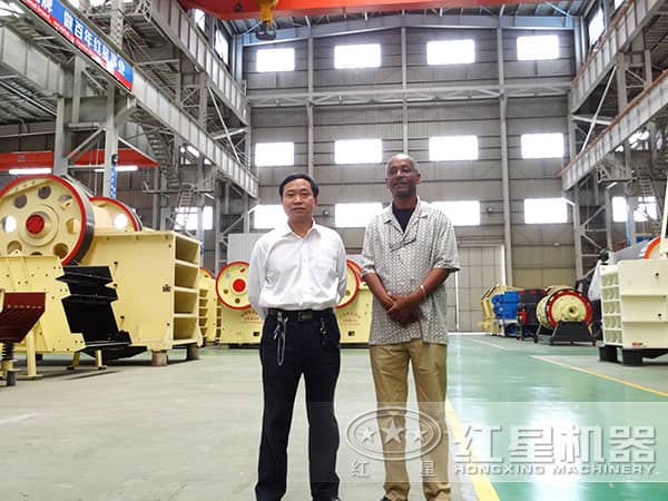 顎式破碎機生產(chǎn)車間 顎式破碎機生產(chǎn)車間