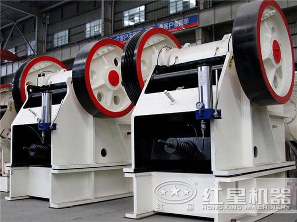 紅星顎式破碎機(jī)大圖 紅星顎式破碎機(jī)大圖