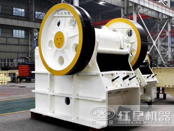 紅星顎式破碎機(jī)大圖 紅星顎式破碎機(jī)大圖