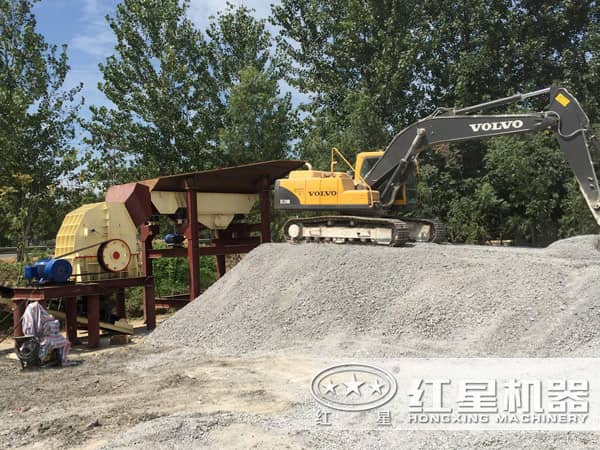 錘式破碎機(jī)現(xiàn)場(chǎng)圖