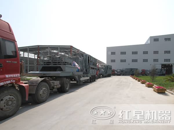 移動(dòng)式破碎機(jī)發(fā)貨圖 移動(dòng)式破碎機(jī)發(fā)貨圖