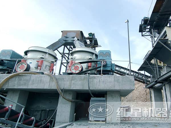 1000tph碎石機作業(yè)現(xiàn)場圖 1000tph碎石機作業(yè)現(xiàn)場圖