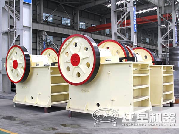 鄂式破碎機(jī)大圖 鄂式破碎機(jī)大圖