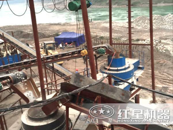 環(huán)保型河卵石制砂機(jī)作業(yè)現(xiàn)場(chǎng) 環(huán)保型河卵石制砂機(jī)作業(yè)現(xiàn)場(chǎng)