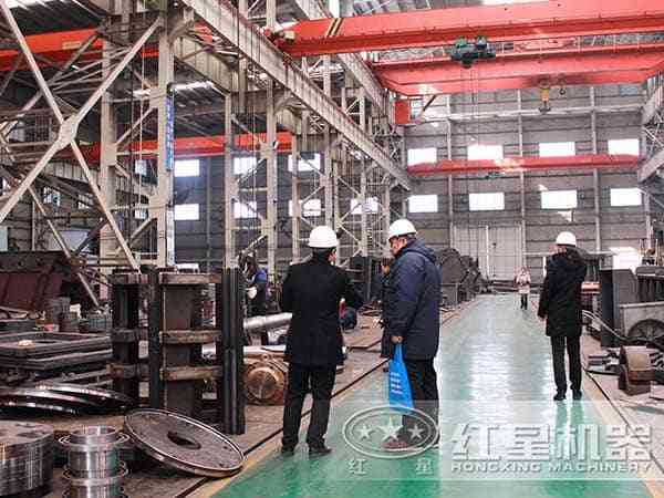 紅星技術(shù)專家車間指導(dǎo)作業(yè) 紅星技術(shù)專家車間指導(dǎo)作業(yè)