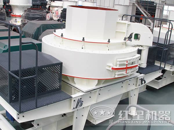 不同角度的環(huán)保型破碎制砂機 不同角度的環(huán)保型破碎制砂機
