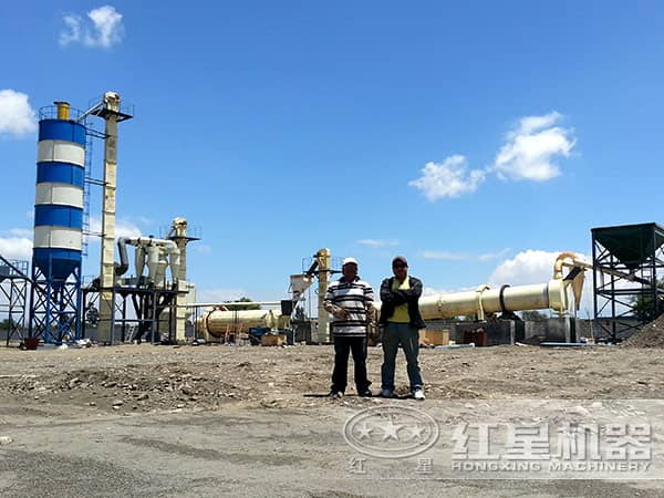 鐵礦石加工作業(yè)現(xiàn)場(chǎng) 鐵礦石加工作業(yè)現(xiàn)場(chǎng)