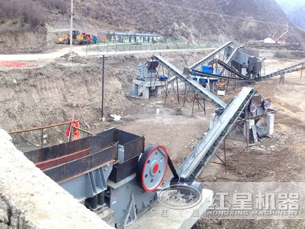 越南制砂作業(yè)現(xiàn)場(chǎng) 越南制砂作業(yè)現(xiàn)場(chǎng)