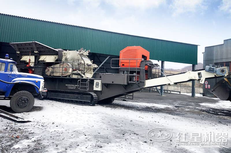 俄羅斯履帶移動式石子破碎機作業(yè)現(xiàn)場 俄羅斯履帶移動式石子破碎機作業(yè)現(xiàn)場