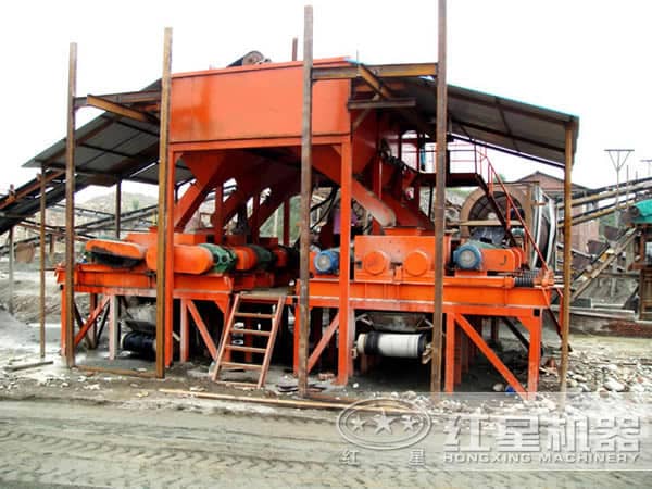 對輥破碎機作業(yè)現(xiàn)場 對輥破碎機作業(yè)現(xiàn)場