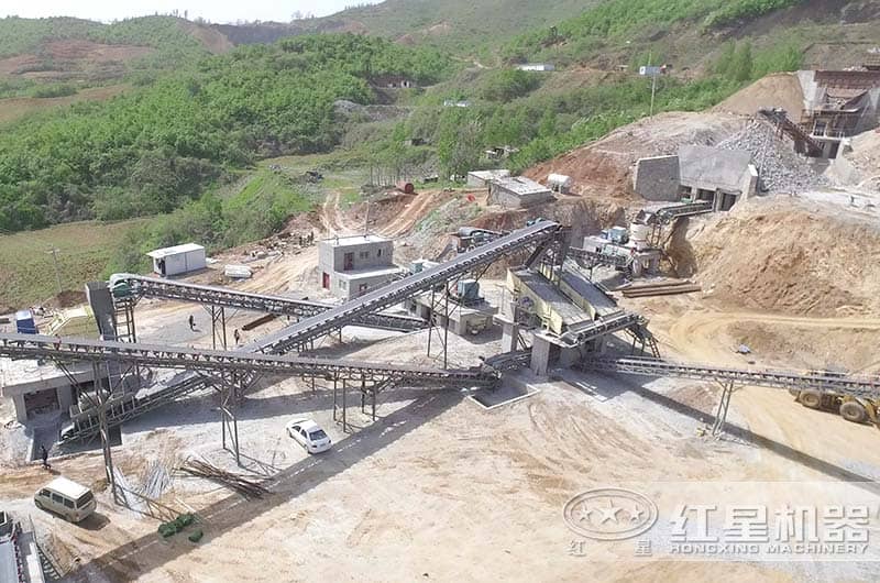 顎式破碎機(jī)現(xiàn)場實(shí)拍 顎式破碎機(jī)現(xiàn)場實(shí)拍