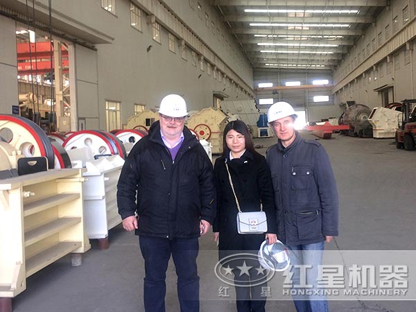 客戶來廠區(qū)考察設(shè)備 客戶來廠區(qū)考察設(shè)備