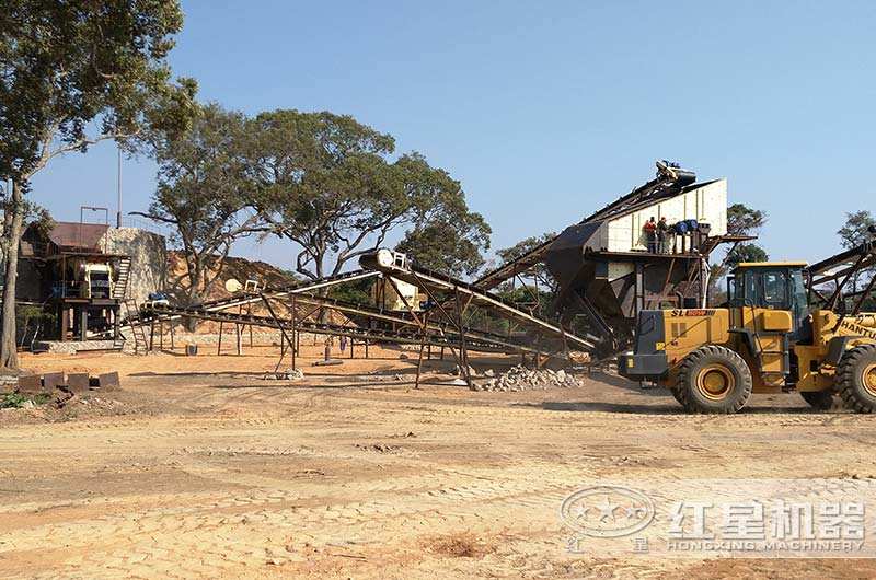 破碎機(jī)工作現(xiàn)場 破碎機(jī)工作現(xiàn)場