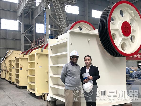 客戶來廠參觀破碎機(jī) 客戶來廠參觀破碎機(jī)