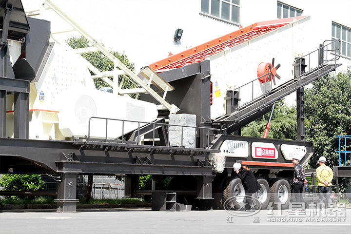 客戶來(lái)廠參觀相關(guān)技術(shù)咨詢移動(dòng)破碎機(jī) 客戶來(lái)廠參觀相關(guān)技術(shù)咨詢移動(dòng)破碎機(jī)