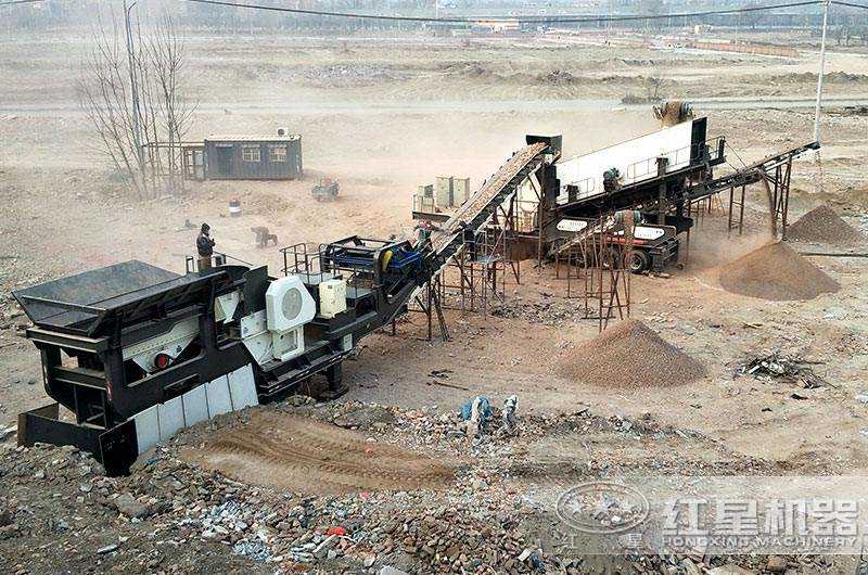 兩臺(tái)輪胎車載移動(dòng)碎石機(jī)現(xiàn)場(chǎng) 兩臺(tái)輪胎車載移動(dòng)碎石機(jī)現(xiàn)場(chǎng)