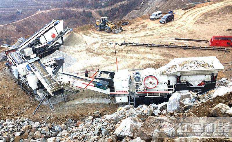 三臺(tái)履帶車載移動(dòng)碎石機(jī)現(xiàn)場(chǎng) 三臺(tái)履帶車載移動(dòng)碎石機(jī)現(xiàn)場(chǎng)