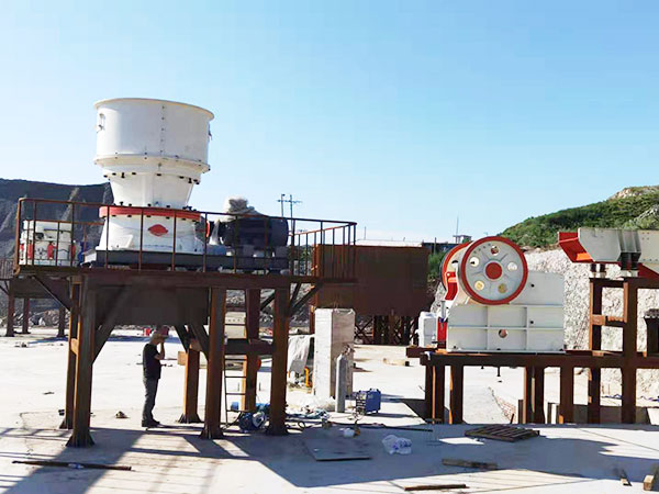 反擊破和圓錐破哪個石料粒型好、產(chǎn)量高？前面配多大顎式破碎機？