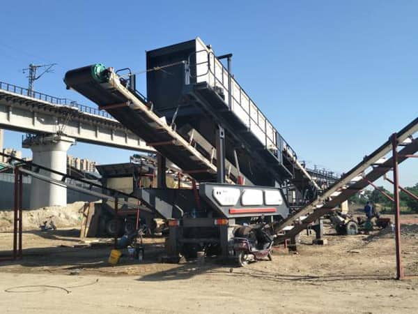 移動式建筑垃圾粉碎機(jī)多少錢?出來的沙子能用嗎?